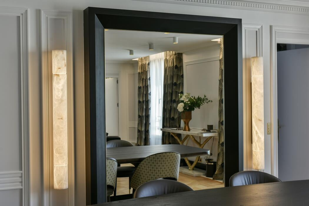 Venus Modern Linear Alabaster Wall Sconce 3"4.7"